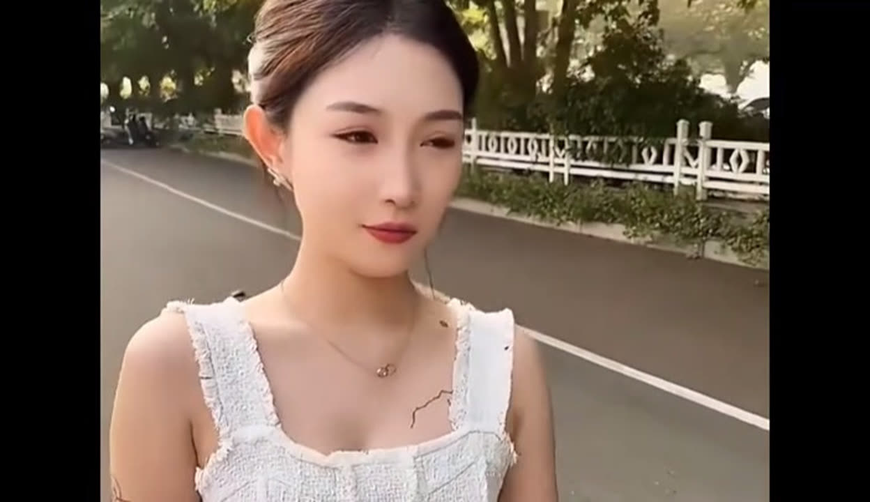 光屁股 