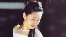 杨钰莹演唱的一首主旋律大气歌曲，穿白色旗袍，展现东方古典美