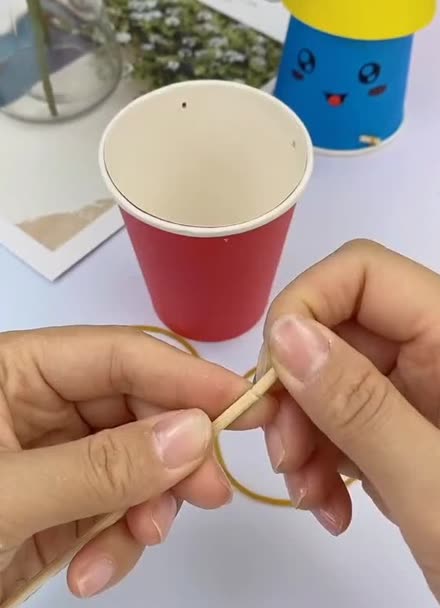 一次性纸杯做成的可爱小火箭