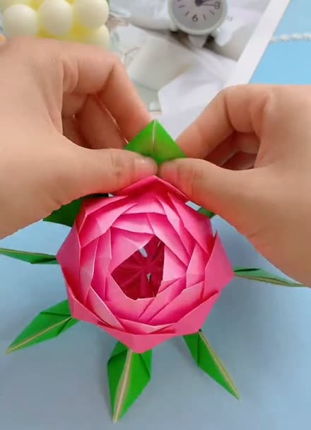 中秋节快到了教你用折纸做一个好看的莲花灯笼