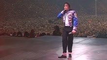 迈克尔杰克逊舞台上走出六亲不认的步伐