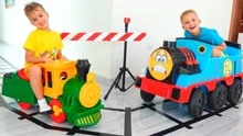 尼基兄弟：尼弗拉德和尼基挥挥魔法棒，玩具火车瞬间变成了托马斯