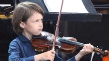 [图]又一天才小提琴家演奏帕格尼尼《A大调主题与变奏》