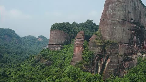 丹霞地貌:色彩斑斓的山水画卷